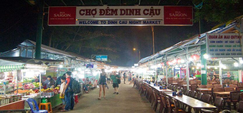 mercado nocturno de dinh cau